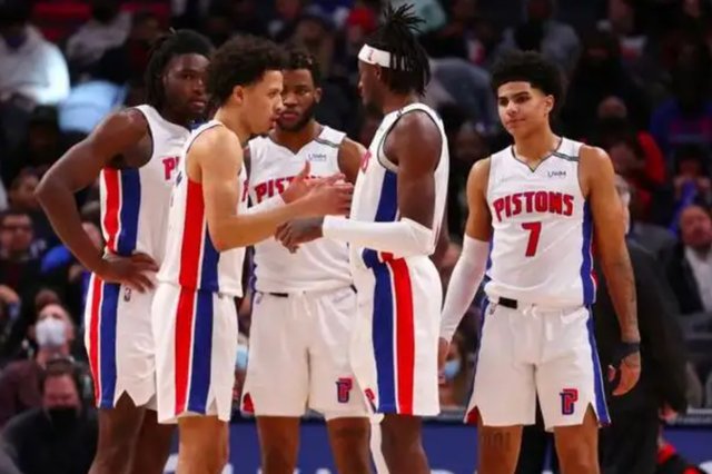 哀悼，前德国U19队球员赫特内尔乘坐缆车意外坠落离世（沉痛悼念：前德国U19球员赫特内尔因缆车事故不幸离世）