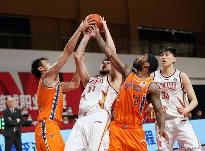 16队参与的乌兹别克斯坦超：中亚规模最大的顶级足球联赛（乌兹别克斯坦超级联赛：16队角逐的中亚最大顶级足球赛事）