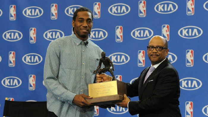 德国队2026年世界杯球衣：三色条纹致敬1990&2014年冠军球衣（德国队2026世界杯战袍：三色纹带致敬1990与2014双冠经典）