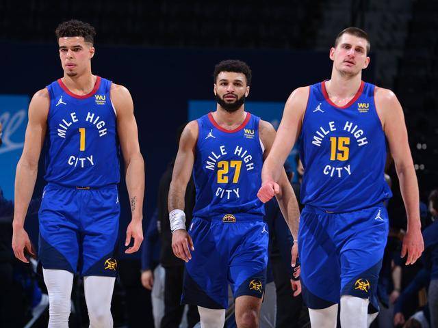 TA：皇马寻求引进后卫和中场；他们愿听取对罗德里戈的报价（TA：皇马计划引进后卫与中场，愿倾听关于罗德里戈的报价）