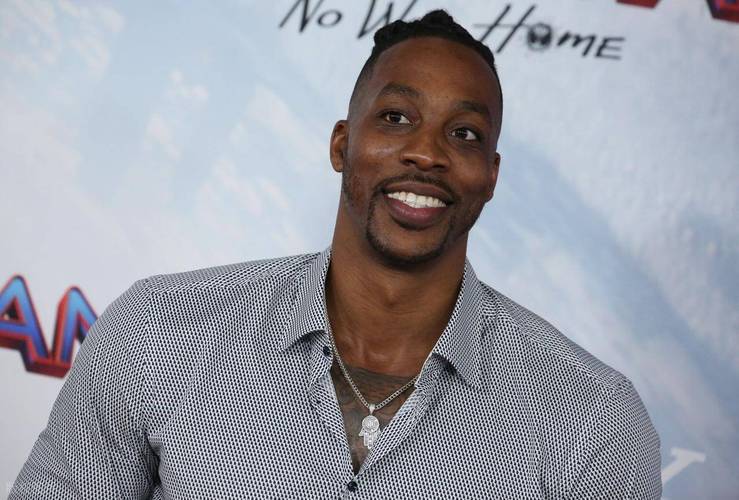 对巴萨! 世体：西班牙人计划在主场球门后设防护网，保护霍安等人（迎战巴萨！据世体：西班牙人将于主场球门后加装防护网，保障霍安等人安全）