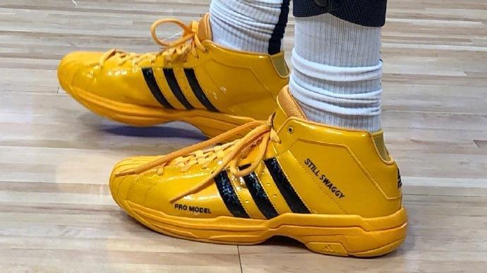 鲍尔超远三分再中，扩大领先优势（鲍尔再飙超远三分，领先优势进一步扩大）