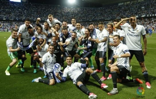 看巴萨被布鲁日进了三个球，想笑了。（目睹布鲁日对巴萨连下三城，我忍俊不禁）