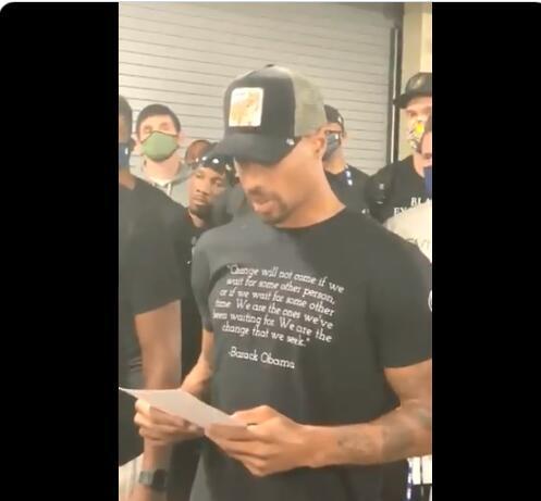 拜仁慕尼黑莱万多夫斯基帽子戏法（拜仁前锋莱万多夫斯基上演帽子戏法）