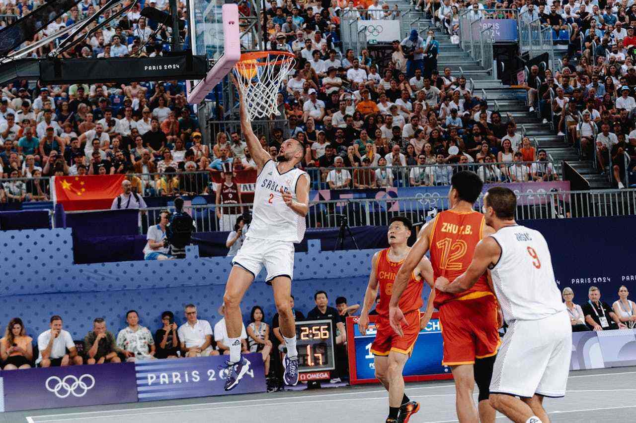 米兰0比1不敌拉齐奥，这场比赛再次证明，米兰需要一个中锋（米兰0-1负于拉齐奥，再次凸显急需中锋）