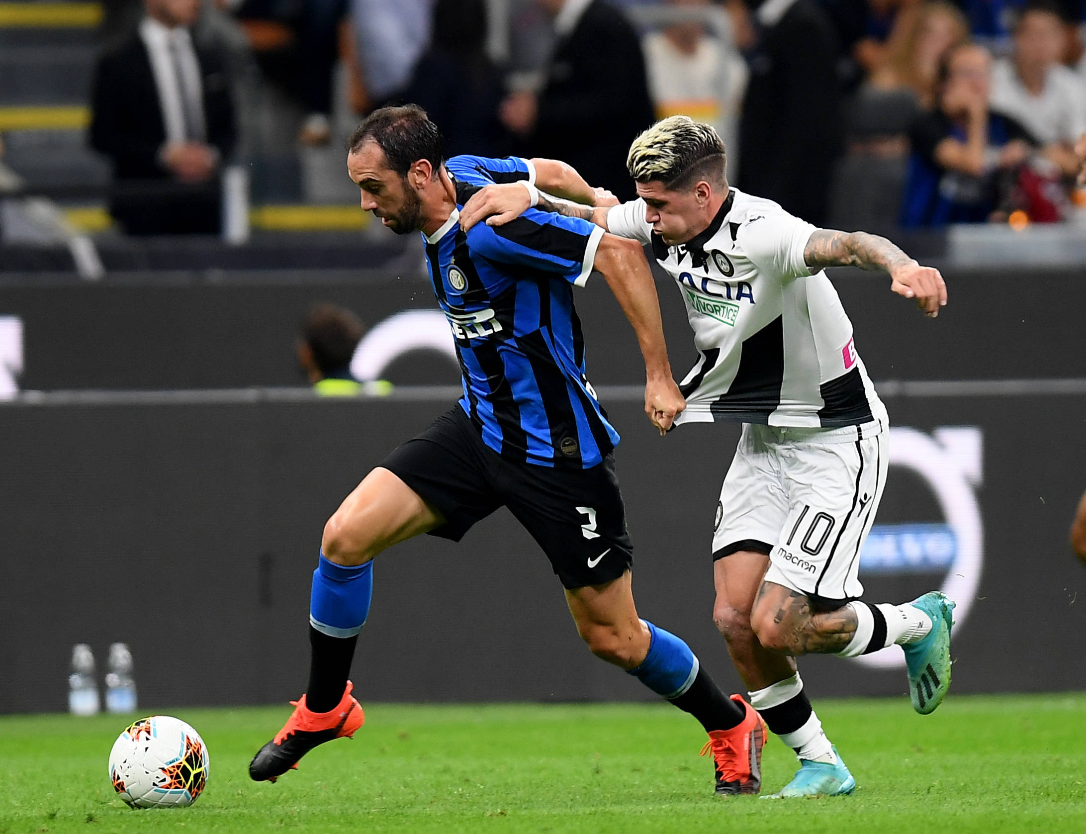 麦肯尼：没能拿下3分很遗憾；新教练带来了新的理念和活力（麦肯尼：错失三分令人惋惜，新帅注入全新理念与活力）