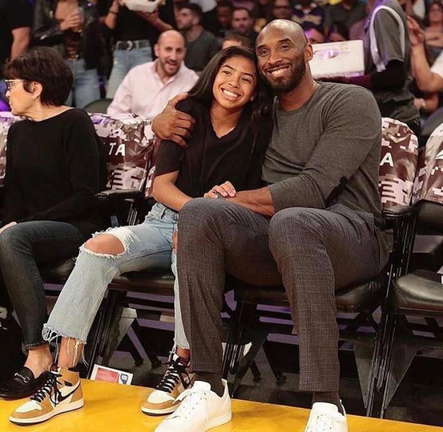 师徒重聚，阿隆索与维尔茨赛后拥抱致意，后者赠出比赛球衣（师徒再会，阿隆索赛后与维尔茨相拥，维尔茨赠球衣致意）