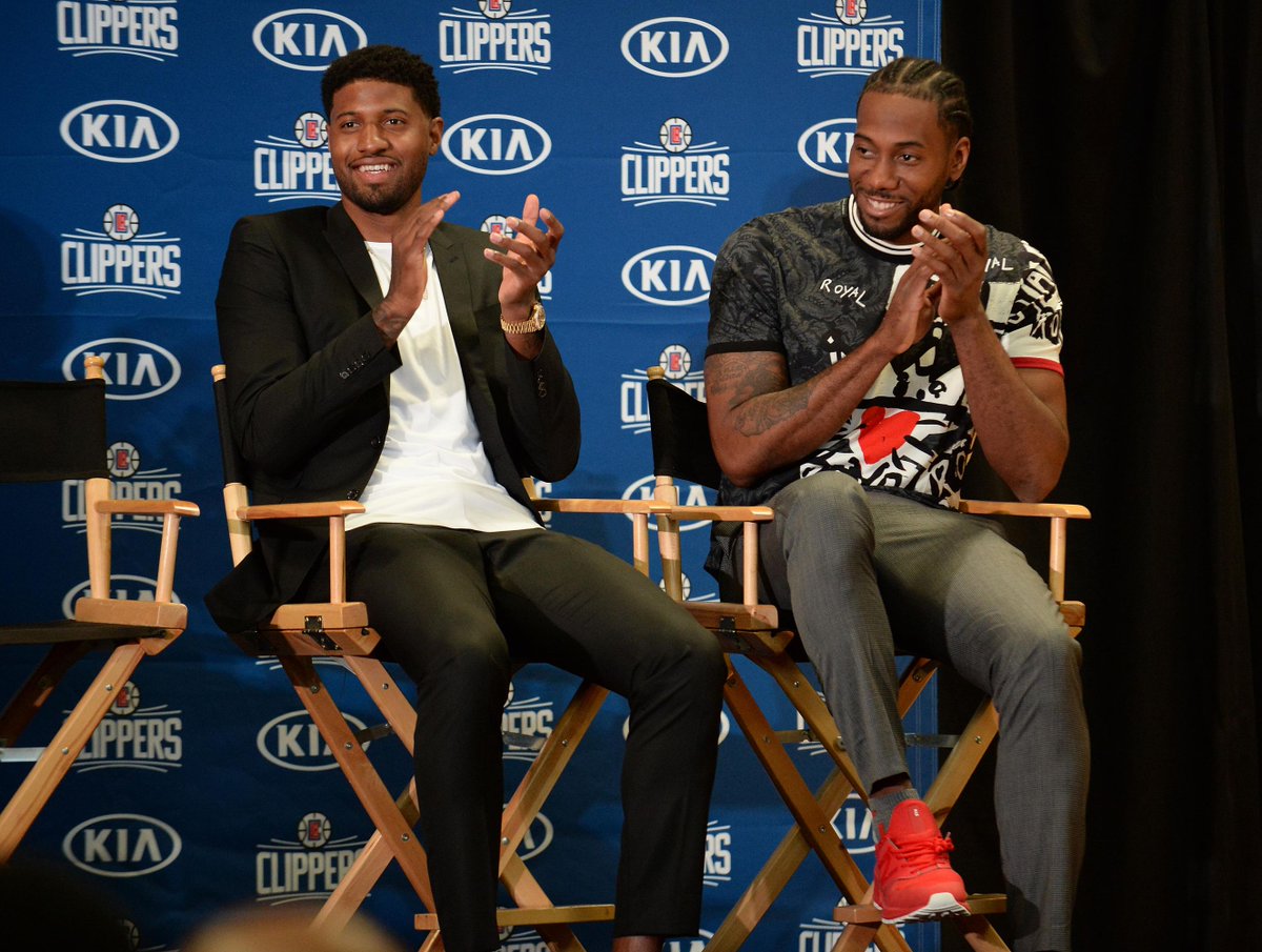 威尼斯客场1比1战平阿维利诺，斯特罗帕带队取分（斯特罗帕率威尼斯客场1-1战平阿维利诺，成功拿分）