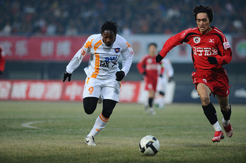 雄鹿完成逆转 库兹马31分表现抢眼（雄鹿上演逆转好戏 库兹马轰31分闪耀全场）