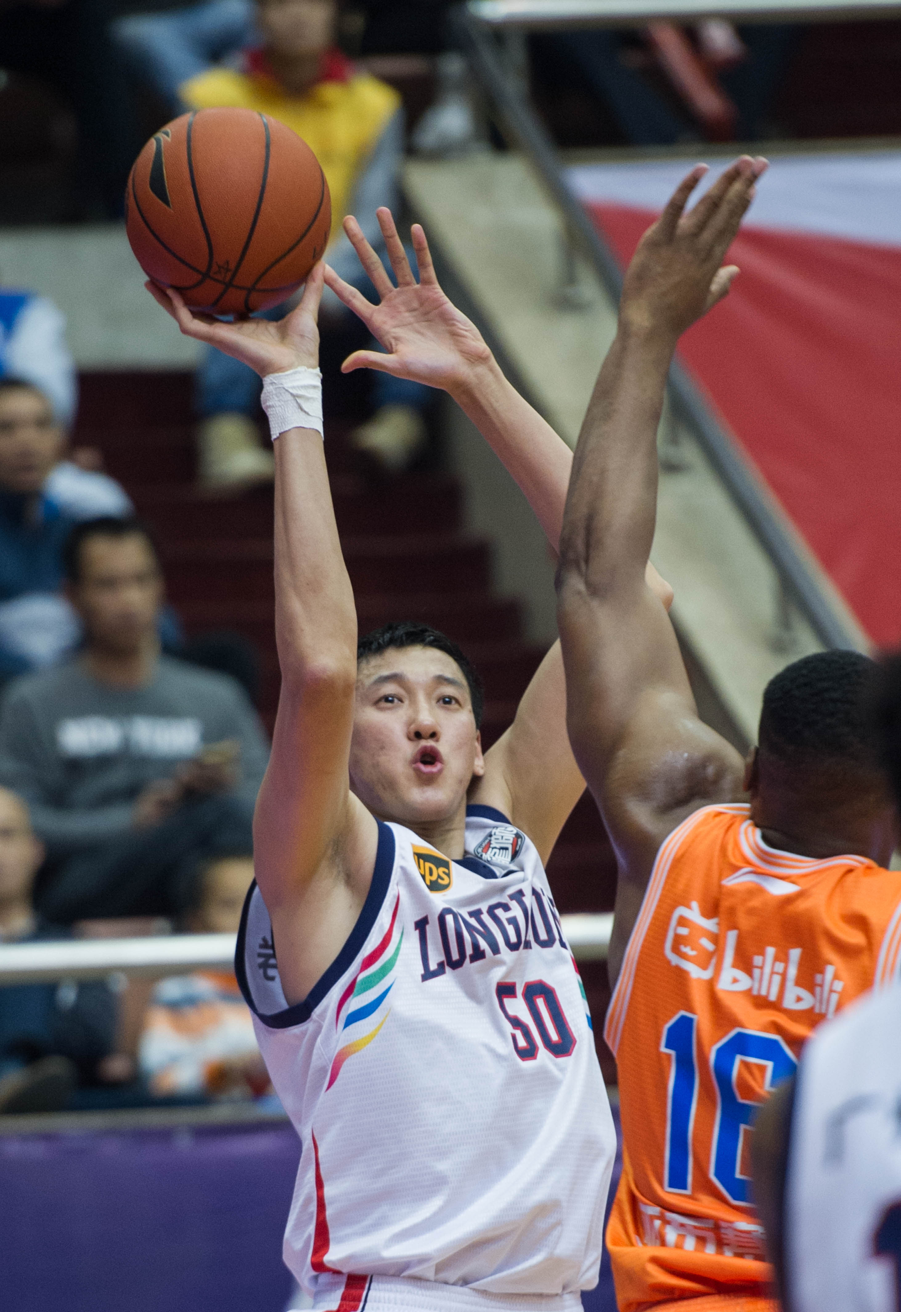 米体：索默犯了不少错，国米在寻找靠谱的一门（米体：索默多次失误，国米正物色更稳健门将）