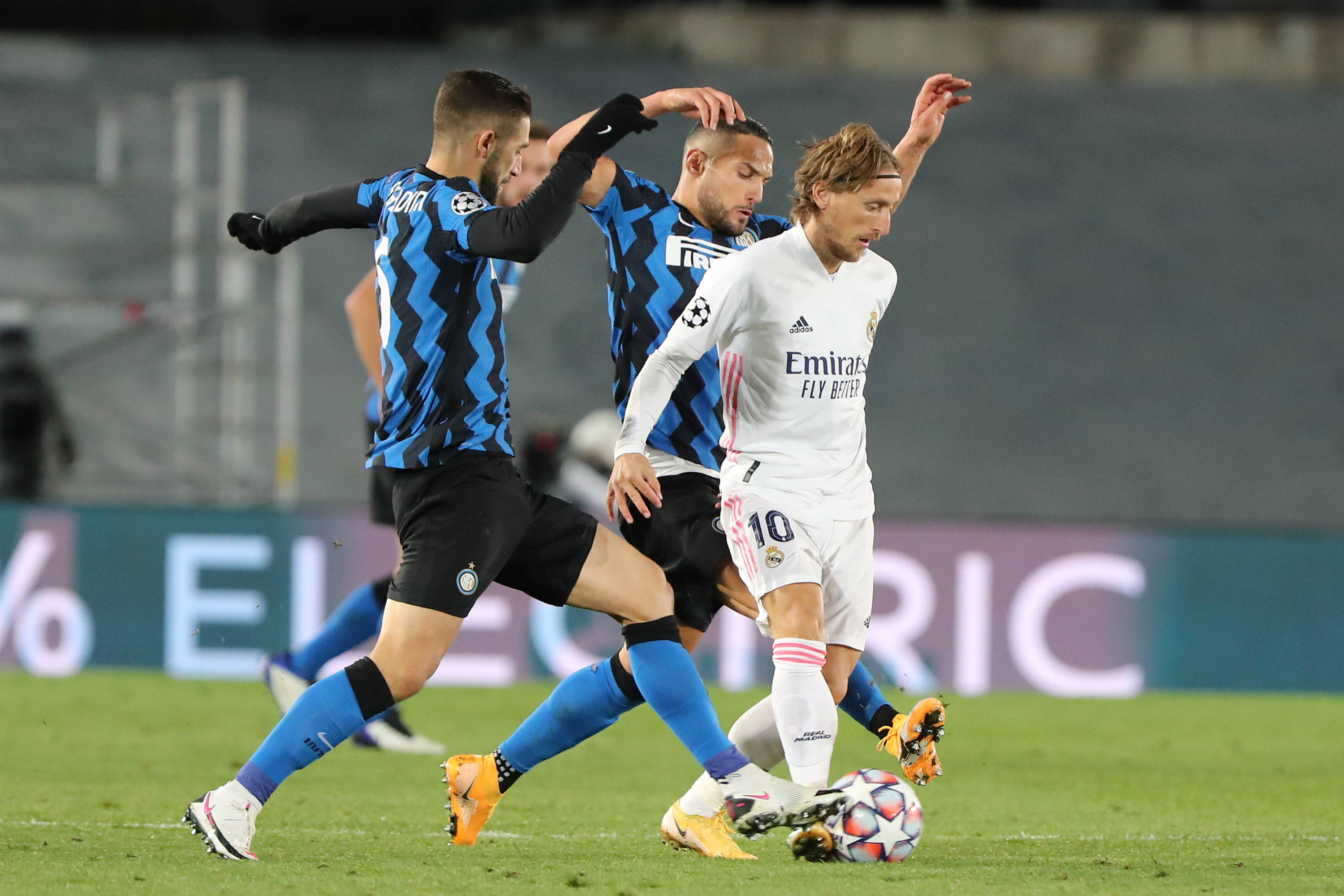 1996年，55岁的贝利还在踢足球（1996年，55岁的贝利仍驰骋绿茵场）