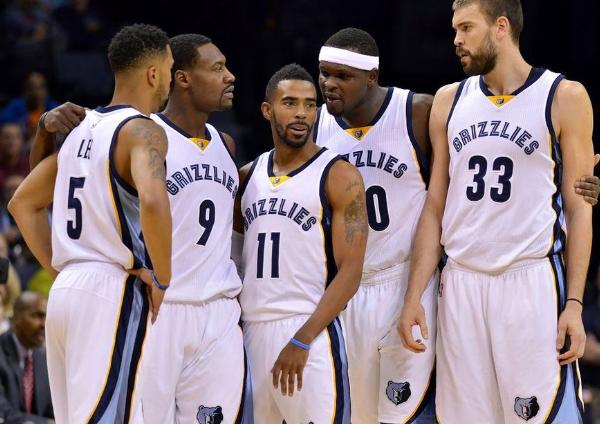 斯洛特谈萨拉赫替补：我们今天需要的肯定不止11名球员（斯洛特回应萨拉赫打替补：这场比赛靠的不止11个人）