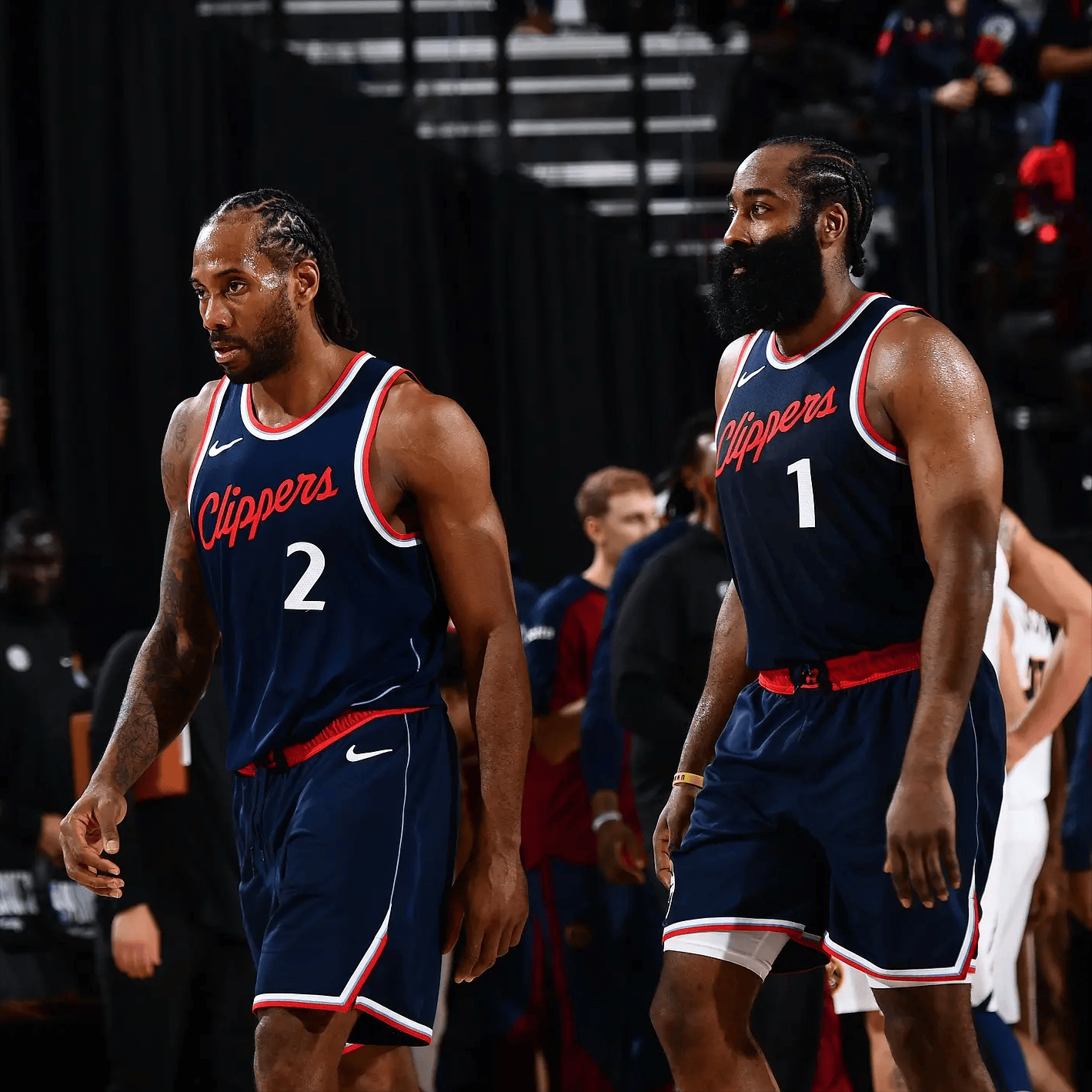 泪目！足协杯冠军奖杯被带回工体，放在已故球迷杨雪的座位旁（致敬已故球迷杨雪：足协杯冠军奖杯回到工体，放在她的座位旁）