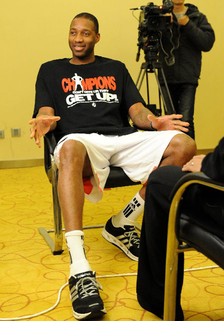 足球西甲榜首易主，冠军形势再变（西甲榜首更迭，冠军悬念再起）