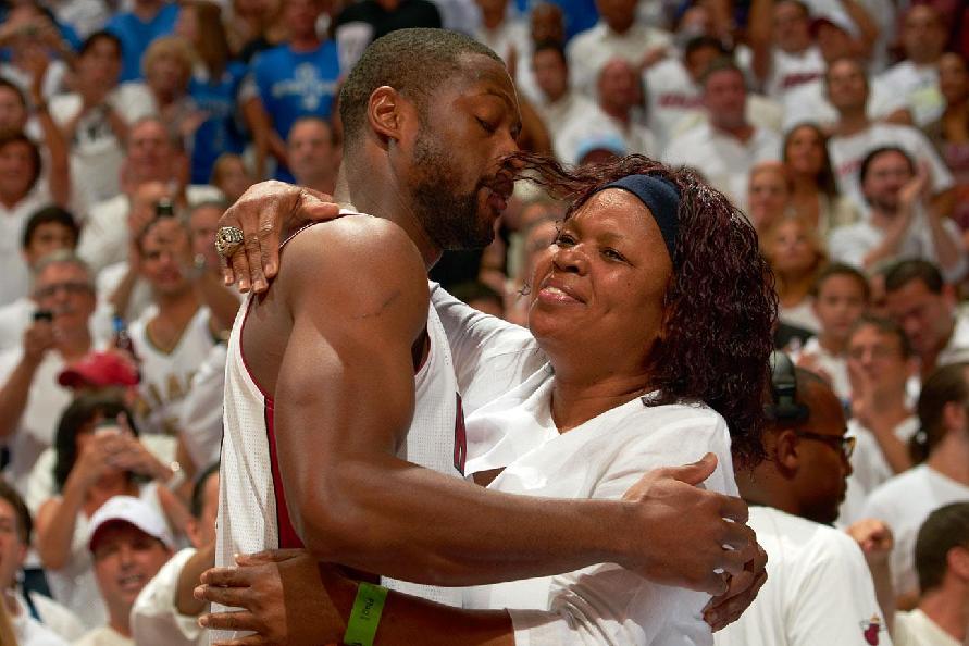 加林德斯：梅西小时候绰号叫“红发10号”，听到这个名字意味着你已经输0-3了（加林德斯：梅西儿时外号“红发10号”，听到这名字就意味着你已0-3落后）