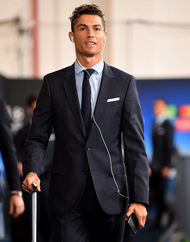 阿利松妻子晒术后照，阿利松此前因个人事务返回巴西（阿利松因私返巴西，妻子分享术后照片）